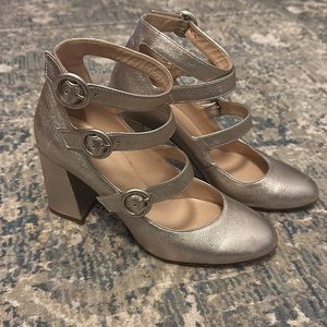 Club Monaco Yullia Pump (gold metallic)